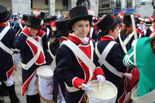 Fotos: Alegre tamborrada en Azpeitia