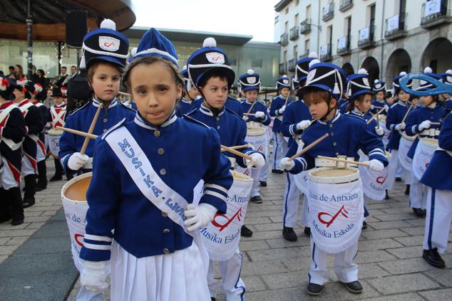 Fotos: Alegre tamborrada en Azpeitia