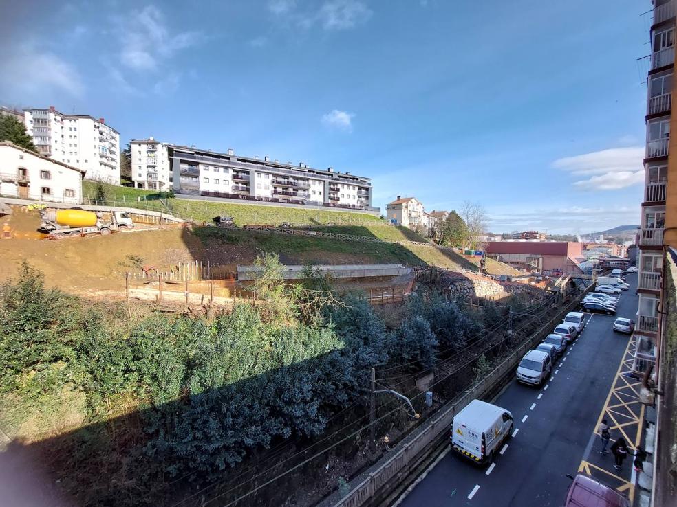 Galtzaraborda. Los vecinos lamentan que «no se vaya a soterrar la parte del topo de Galtzaraborda». 