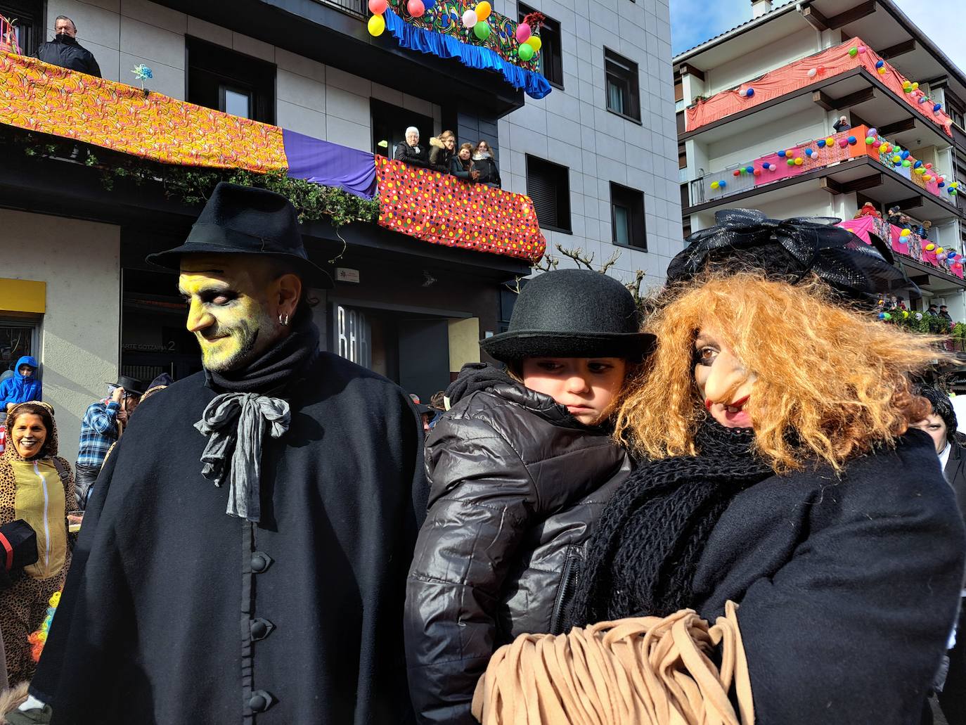 Fotos: Leitza: Inauteri giroa hotzari aurre egiteko