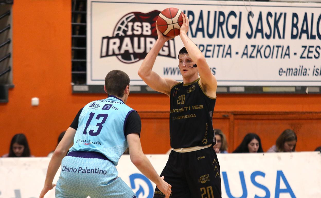 Kevin Buckingham, en el partido contra el Palencia en el polideportivo de Azpeitia.