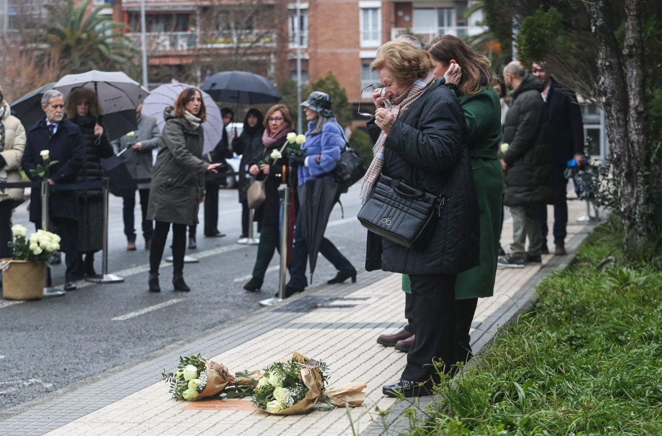 Fotos: Homenaje a dos guardias civiles en Egia