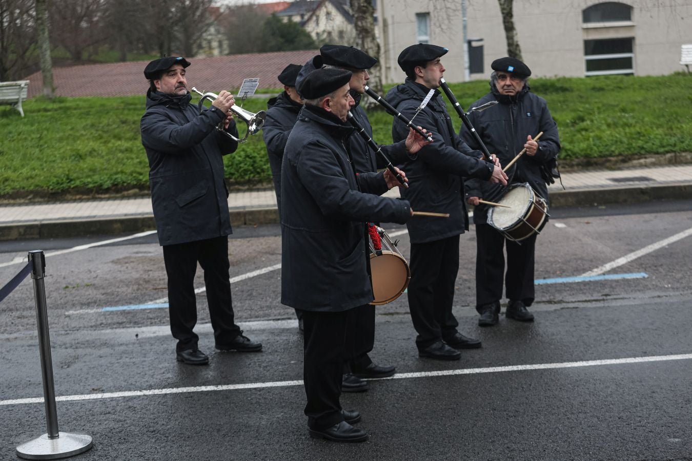 Fotos: Homenaje a dos guardias civiles en Egia