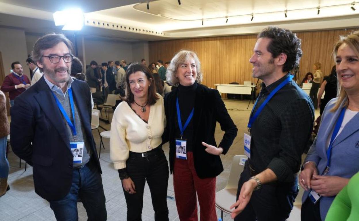 Iñaki Oyarzabal, Laura Garrido, Ana Iríbar y Borja Sémper, este sábado en la Escuela Gregorio Ordóñez, en Donostia. 