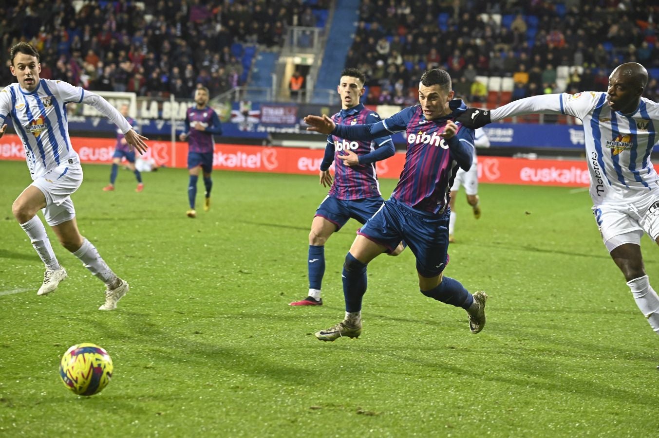 Fotos: El Eibar empata en casa ante el Leganés