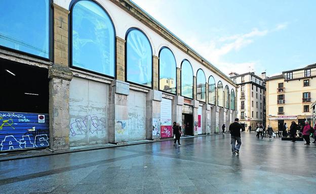 Imagen principal - En la Bretxa se va a construir una pérgola para las baserritarras y van a comenzar las obras en los desarrollos urbanísticos de Ciudad Jardín e Infierno