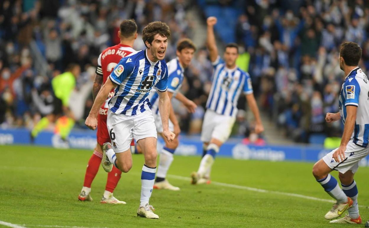 Aritz Elustondo celebra un gol ante el Celta. 