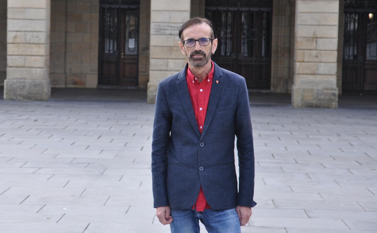 Santi Jiménez, esta mañana en la plaza San Juan. 