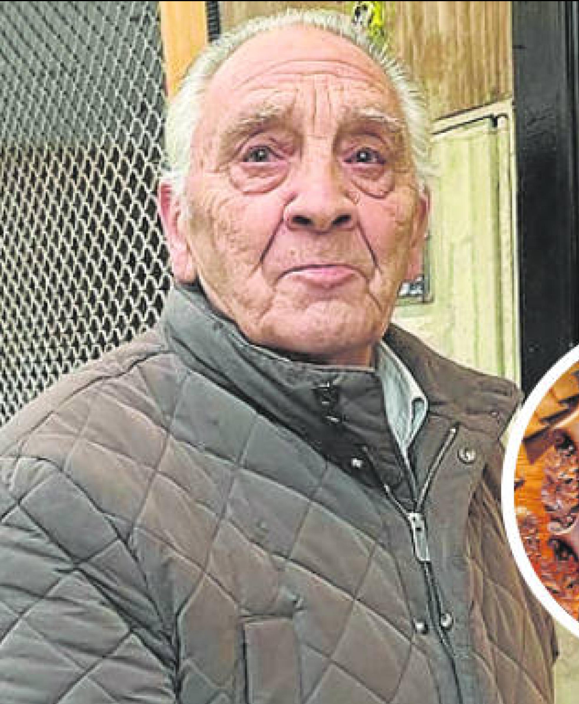 Javier López Goñi ha trabajado la talla en madera y el grabado de armas. 