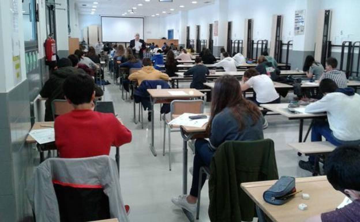 Matematika olinpiadak, artxiboko irudian.