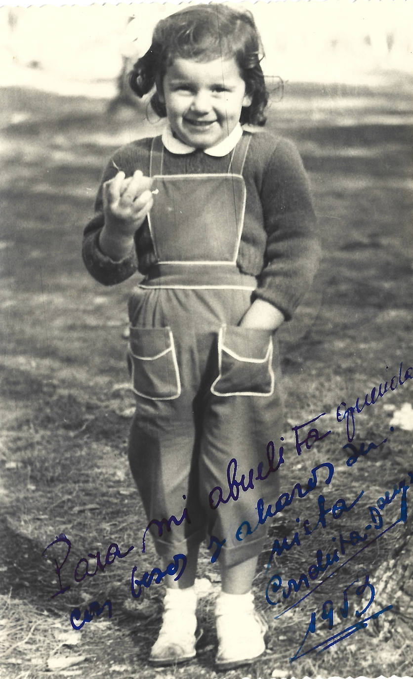 Imagen principal - Christine Martínez-Médale, hija de exiliados de la Guerra Civil: «Busco a mi hermano: fue un bebé robado en Saturraran»