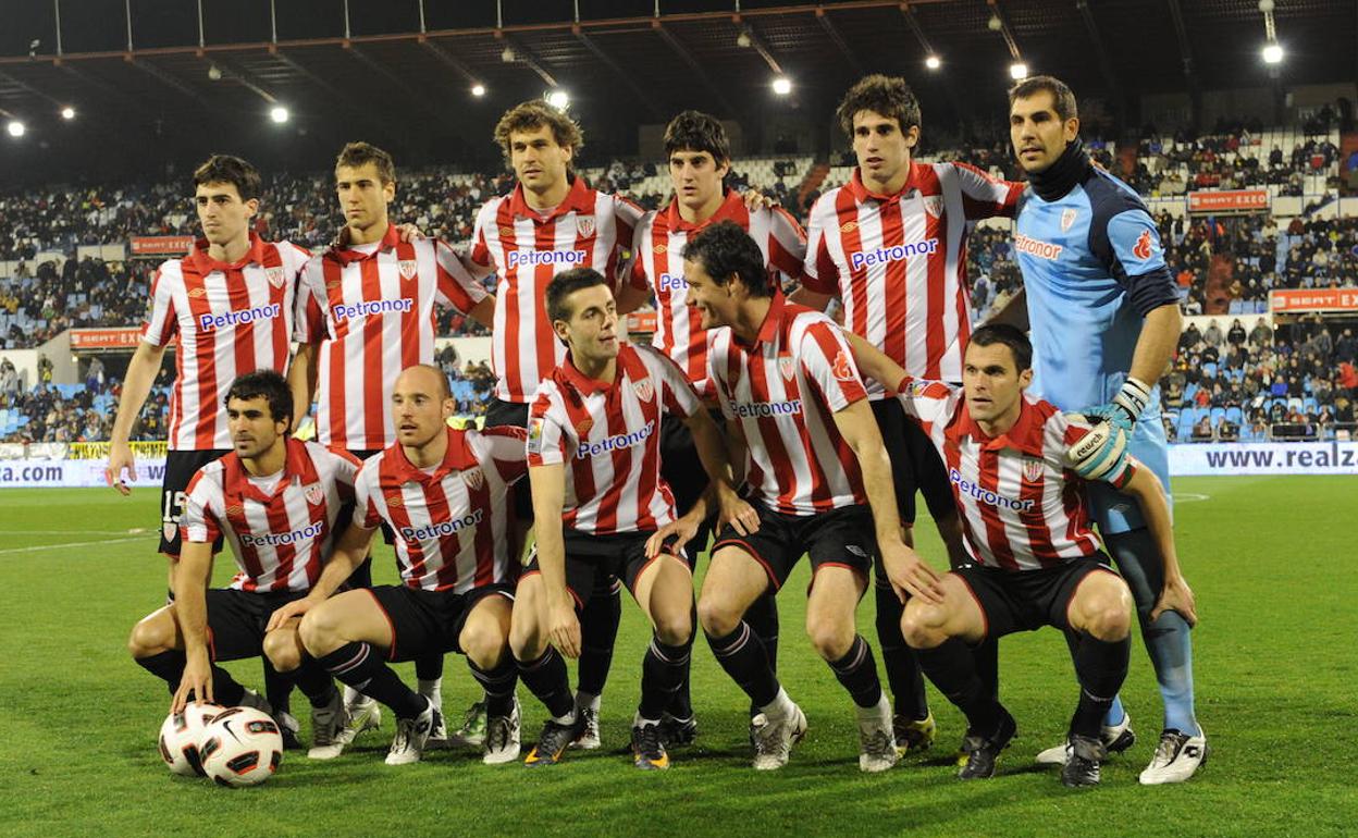 La alineación del Athletic en marzo de 2011 en La Romareda en la que no hubo ningún vizcaíno.