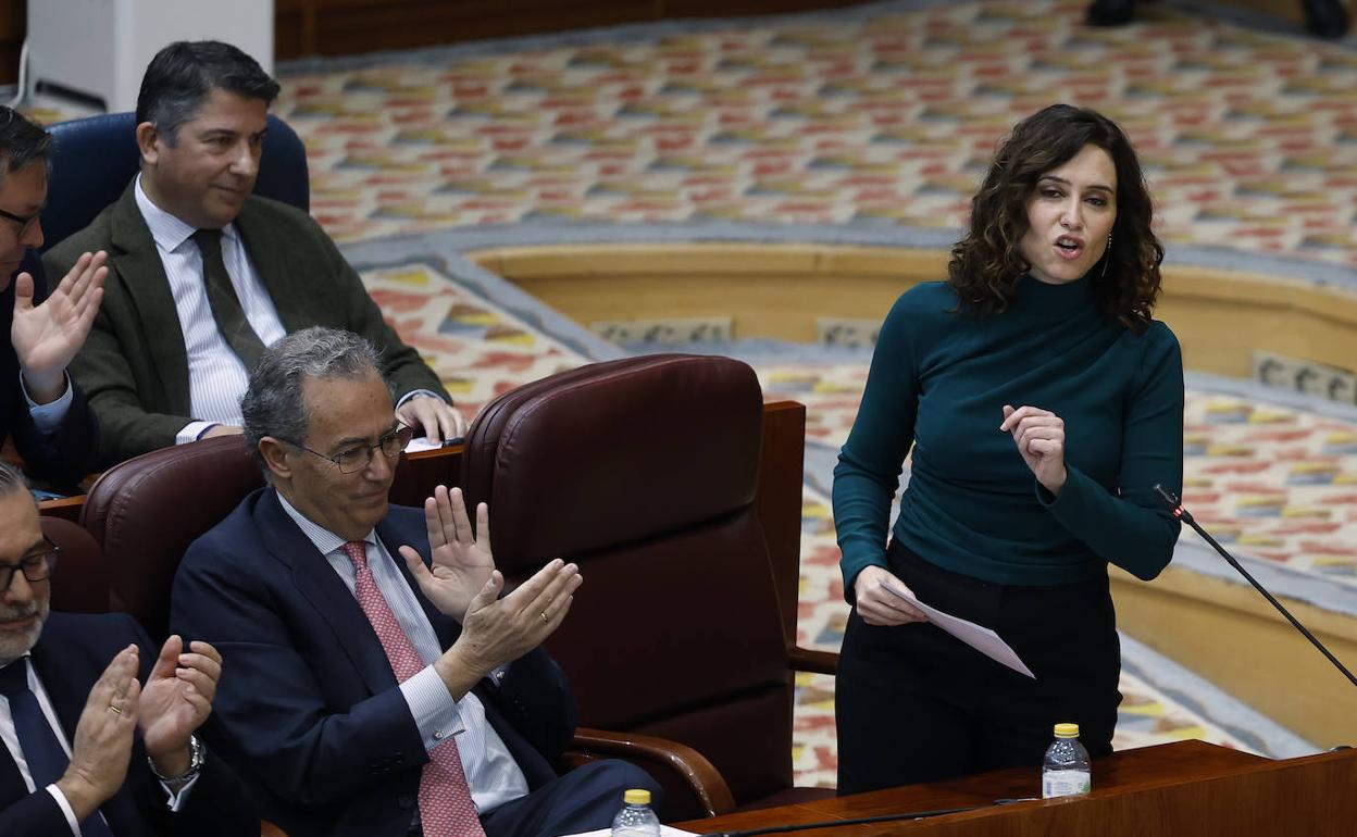 La presidenta de Madrid, Isabel Díaz Ayuso, durante una de sus respuestas en la Asamblea de Madrid.