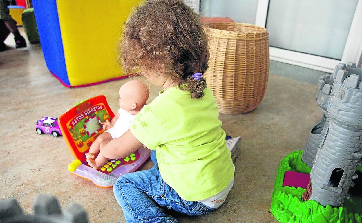 La policía investiga si el niño raptado por su madre en Donostia está en Francia