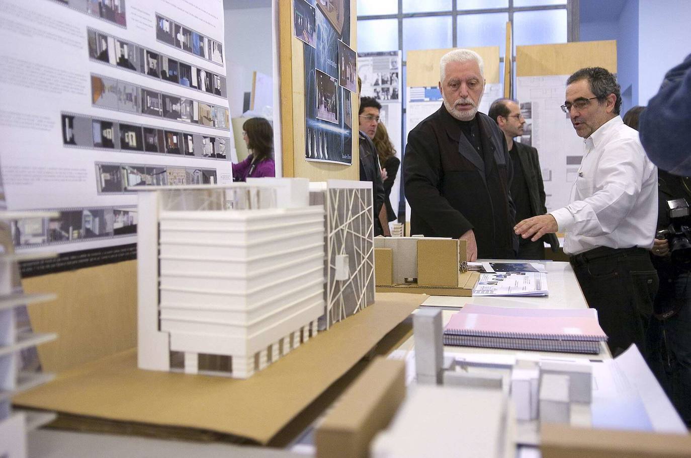 En junio de 2007 visitó en el campus de la UPV los proyectos diseñados por los alumanos para el espacio Rabanne.