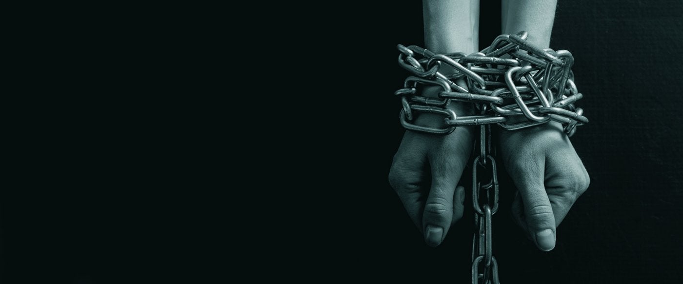 Manos encadenadas. 