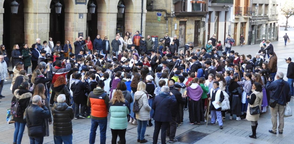 Telleri-Aldeko ikasleek atzo ospatu zuten Santa Ageda bezpera. 