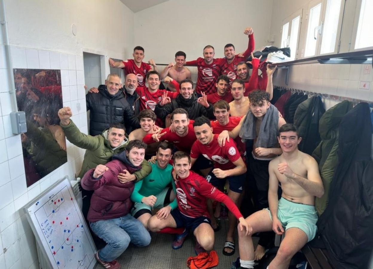 Los jugadores del Touring sumaron tres puntos importantes. 