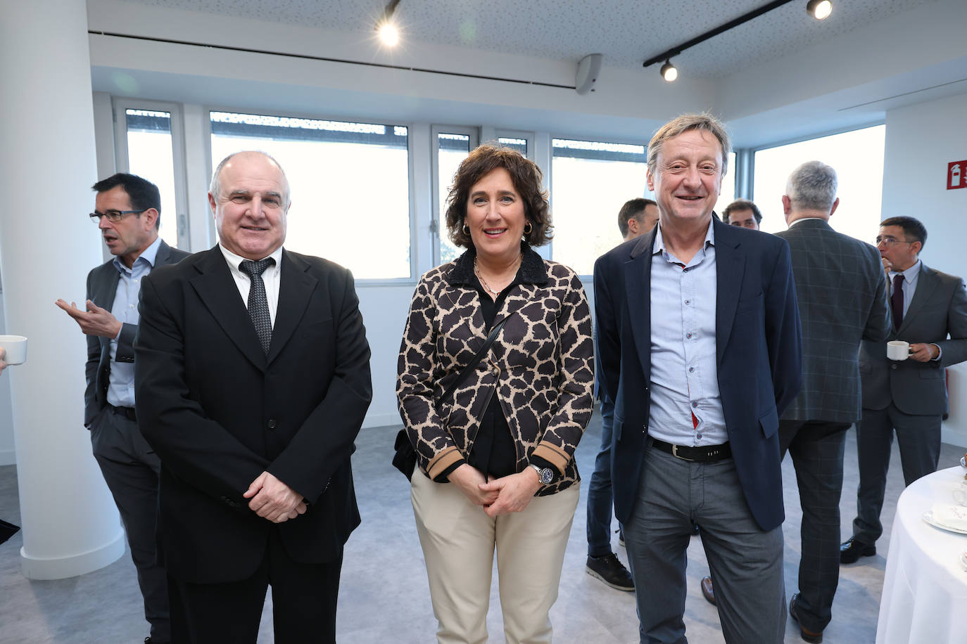 Iñaki Rubio (Secretario del Tribunal Económico de la Diputación), Bittori Zabala, (directora foral de Política Fiscal), y Xabier Eleizegi Uranga (Jefe foral de la Unidad de Planificación y Gestión Turística).
