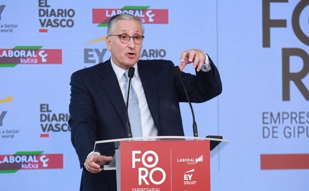 Galería. Ivan Martén se dirige a los asistentes.
