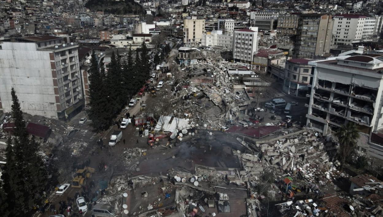 Panorámica de la destrucción por el terremoto en Turquía. 