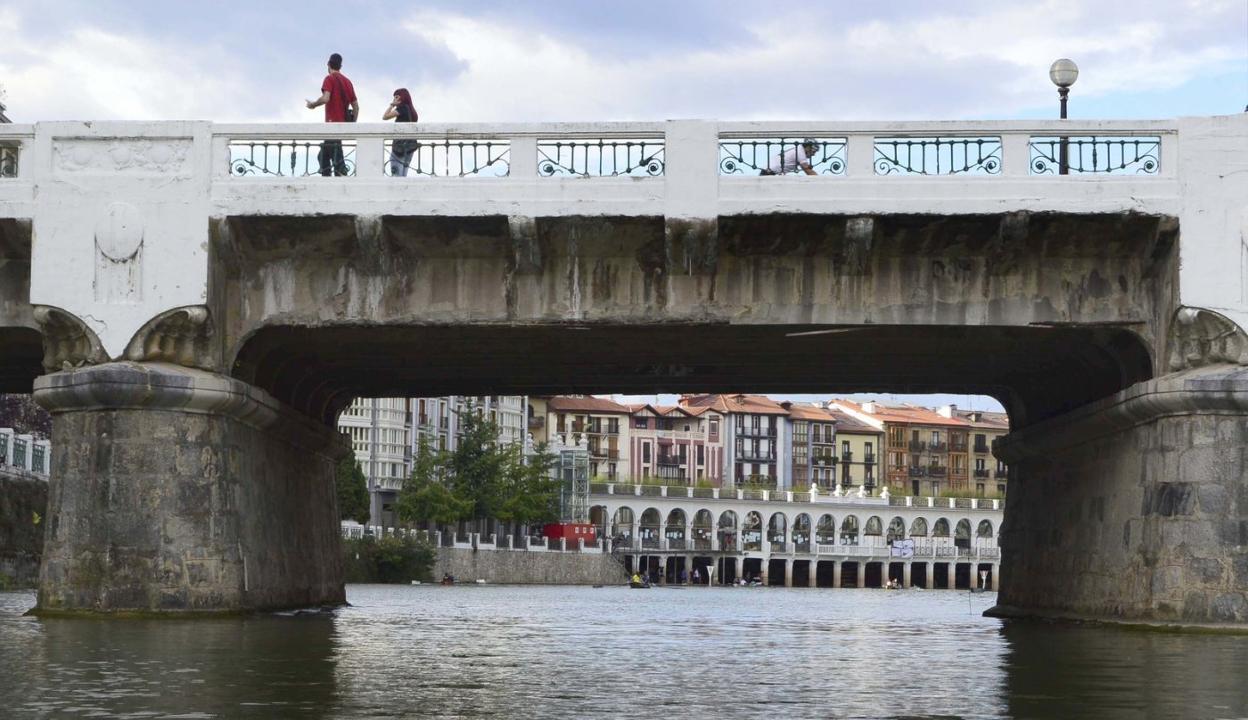 El Puente Nuevo fue construido durante la segunda década del siglo XX, pero «no cuenta con la suficiente capacidad hidráulica». 