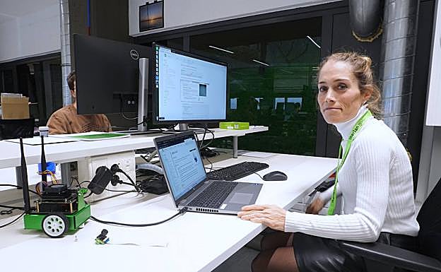 Amaia Urkidi, ingeniera de Seguridad Funcional en Ikerlan. 