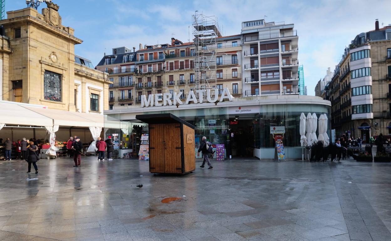 Las obras para acometer la urbanización completa de la plaza de la Bretxa y su entorno tienen un presupuesto de un millón de euros. 