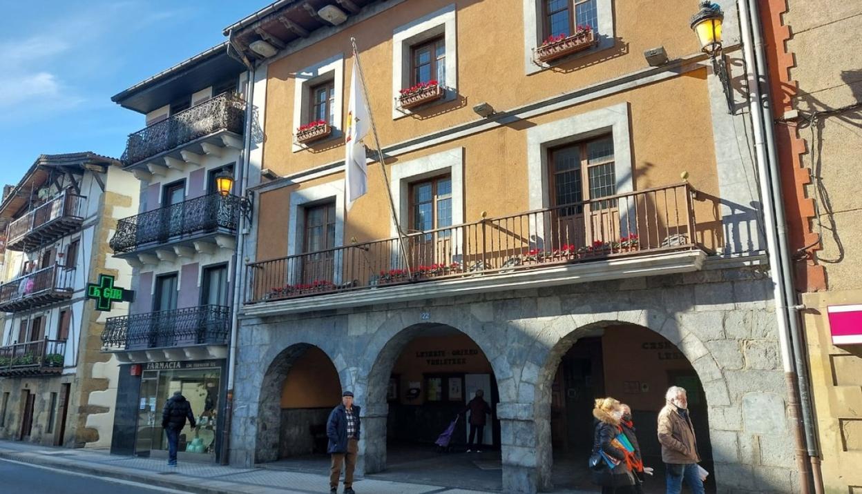 La bandera de Lasarte-Oria recordó ayer los 37 años de la independencia municipal. 