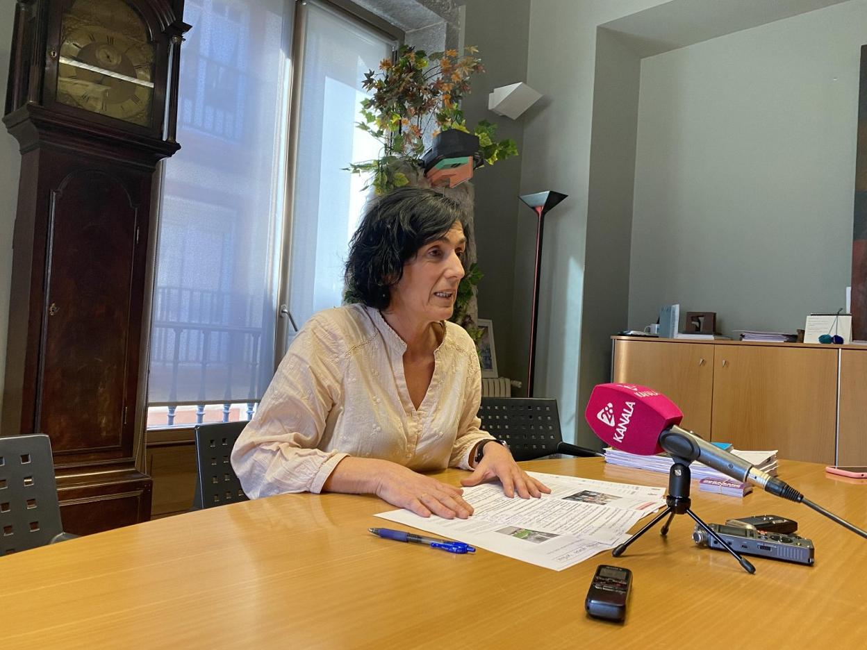 La alcaldesa, Olatz Peon, ayer, durante su intervención. 