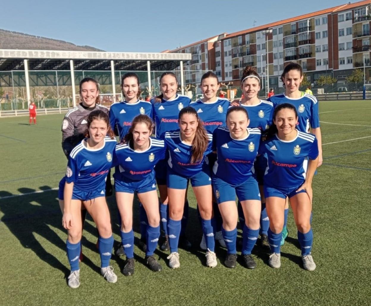 Las oiartzuarras en los instantes previos al encuentro disputado en Berriozar.