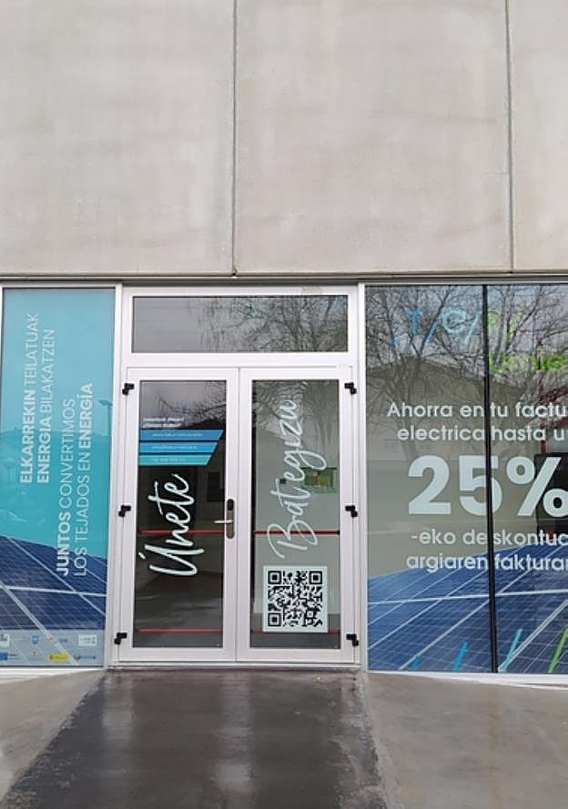 Oficina que se encuentra abierta en el polideportivo estos días. 