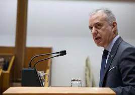 El lehendakari Iñigo Urkullu interviene en un pleno del Parlamento Vasco.