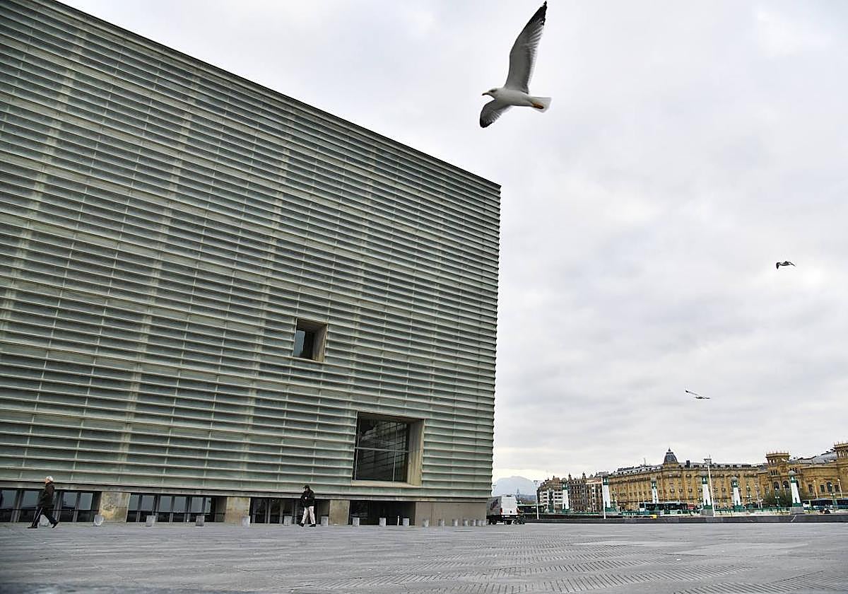 Gaviotas en el Kursaal de San Sebastián.