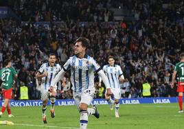 Zubimendi celebra con rabia el gol en el minuto 96 que ha supuesto el empate ante el Alavés.