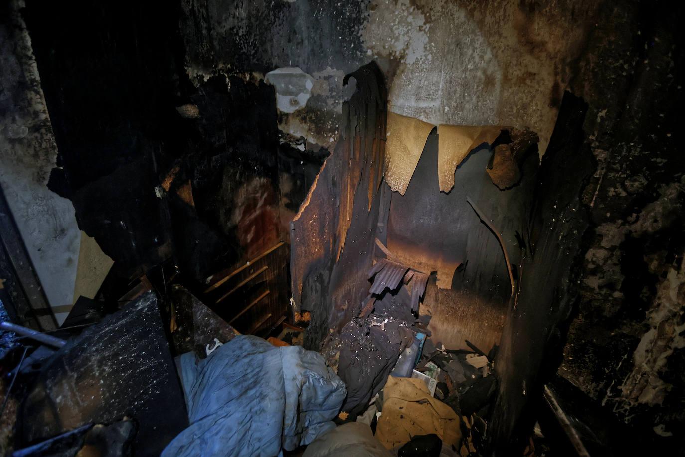 Fotos: La vivienda calcinada en Errenteria, desde dentro