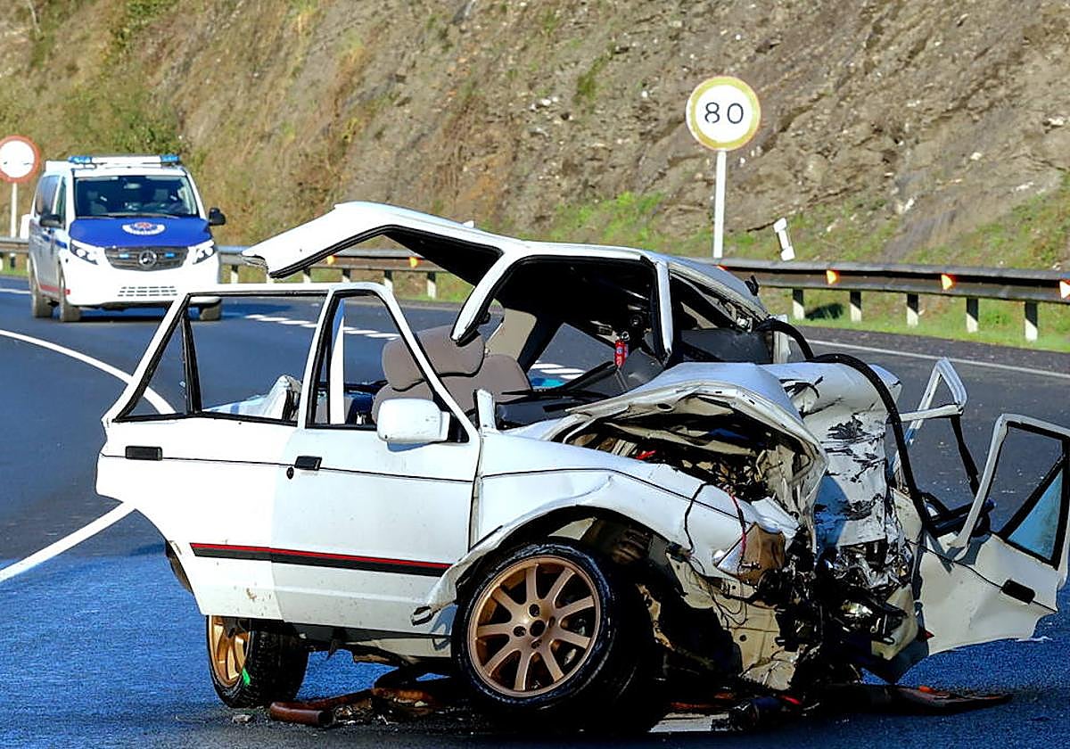 Estado en el que quedó el coche de los dos fallecidos y los dos heridos en la GI-636 de Lezo.