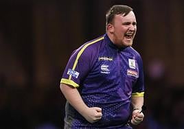 El inglés Luke Littler, de 16 años, ha completado la hazaña de clasificarse para la final del campeonato del Mundo de dardos.