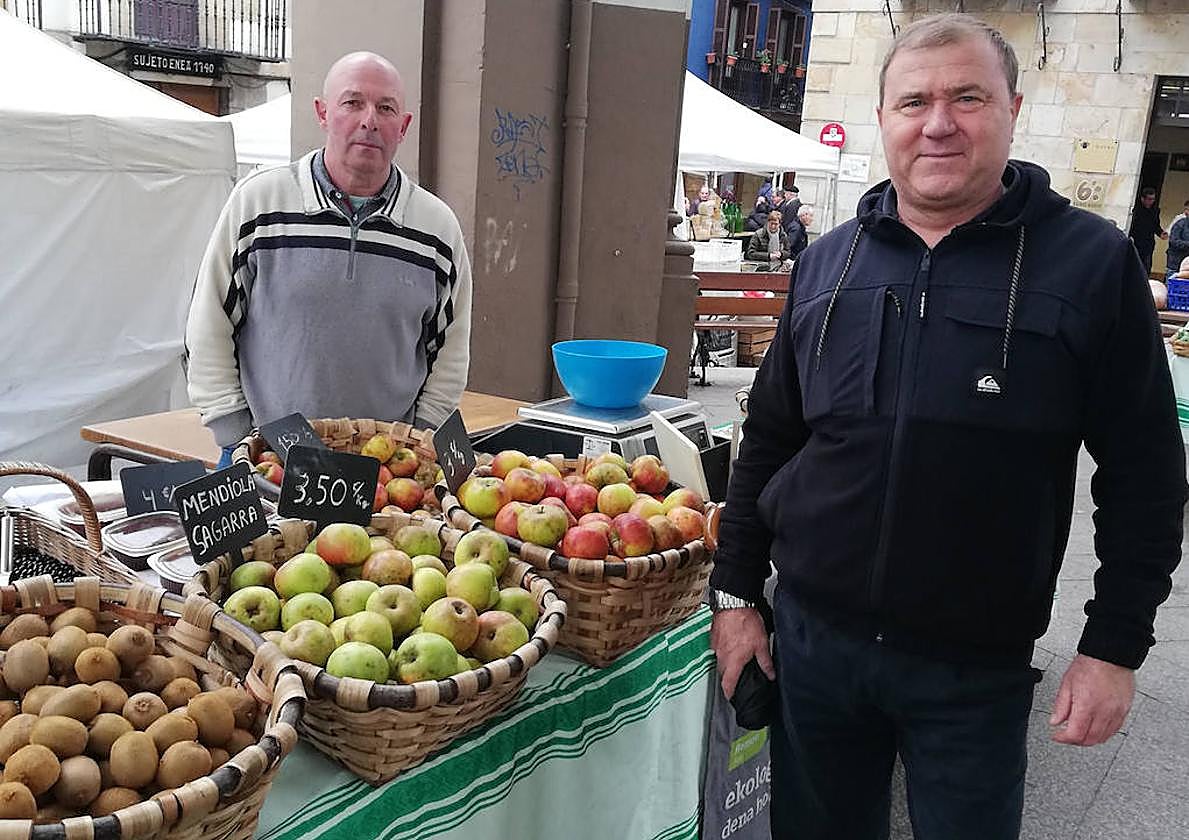 Mendiola sagarra Simon Aizpururenean.