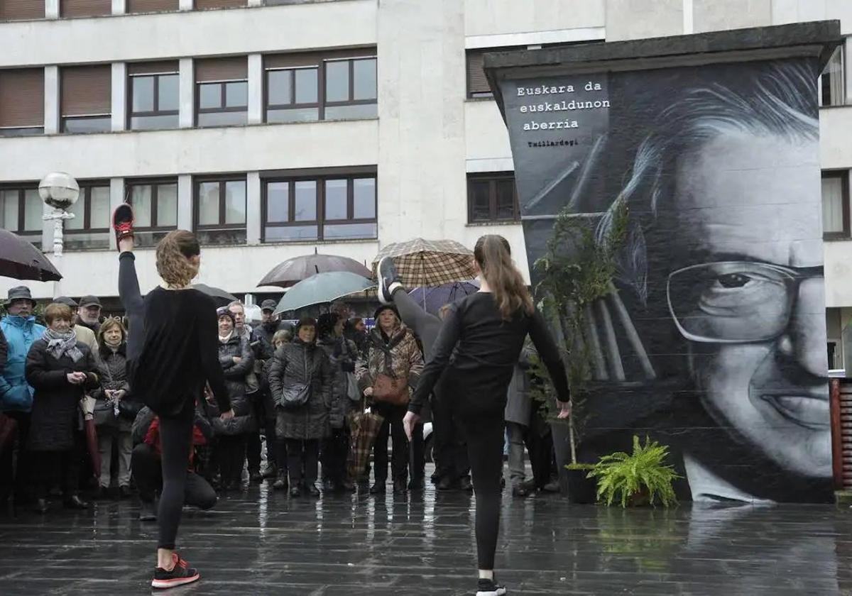 Txillardegi omenduko dute haren heriotzaren 12. urteurrenean