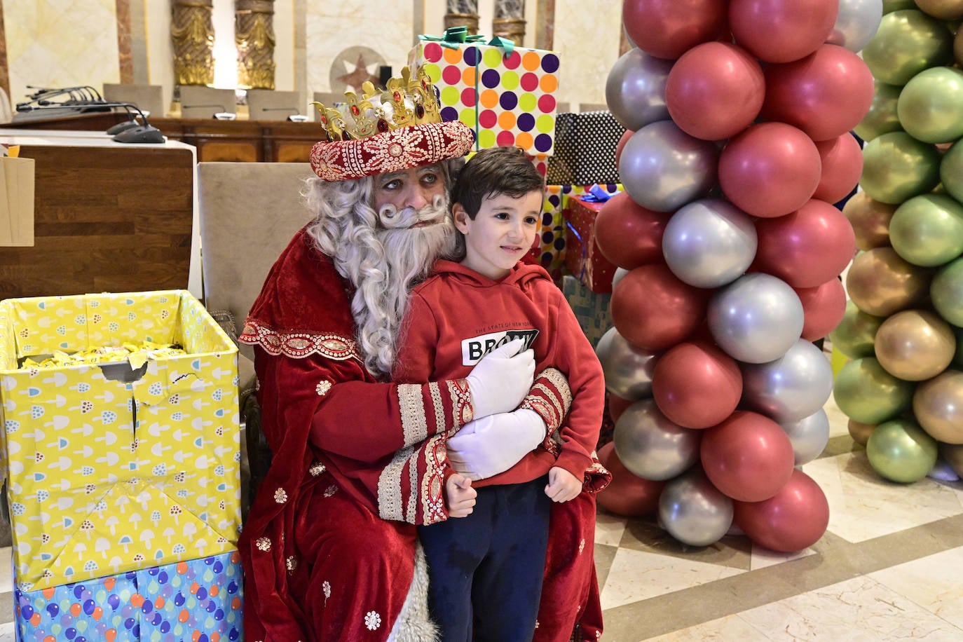 Los Reyes Magos recibieron a los niños en el Ayuntamiento de Donostia