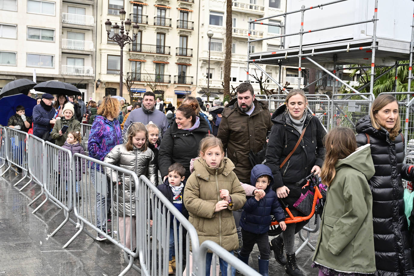 Los Reyes Magos recibieron a los niños en el Ayuntamiento de Donostia