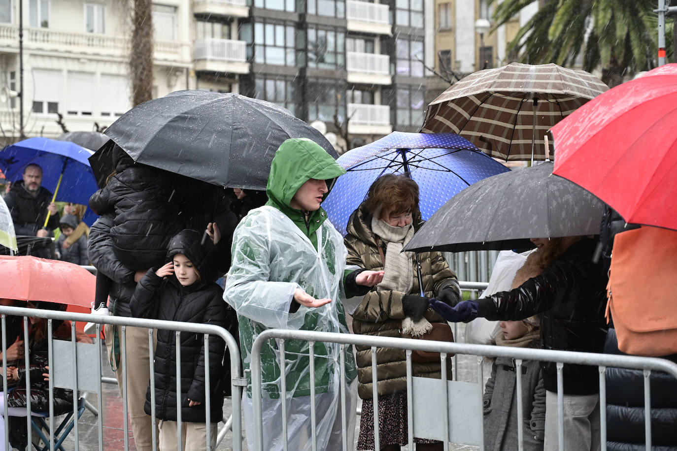 Los Reyes Magos recibieron a los niños en el Ayuntamiento de Donostia