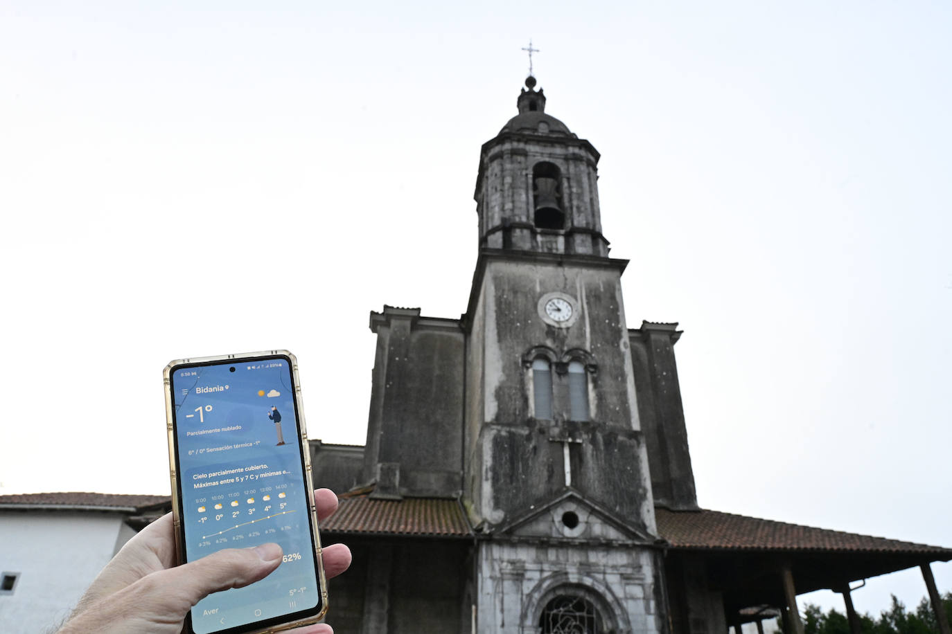 Imagen secundaria 2 - Bidania ha amanecido bajo una capa de hielo. 