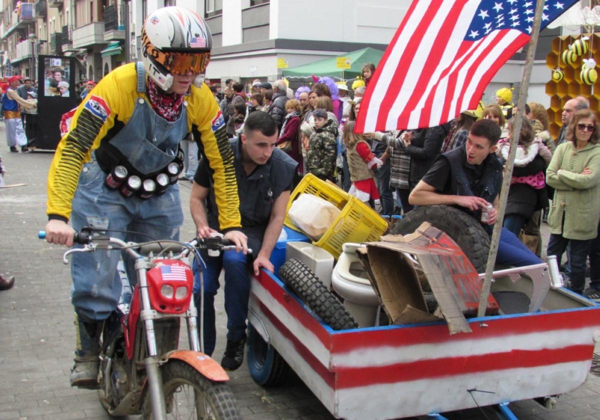 Una cuadrilla durante el desfile del domingo de carnaval del año pasado.