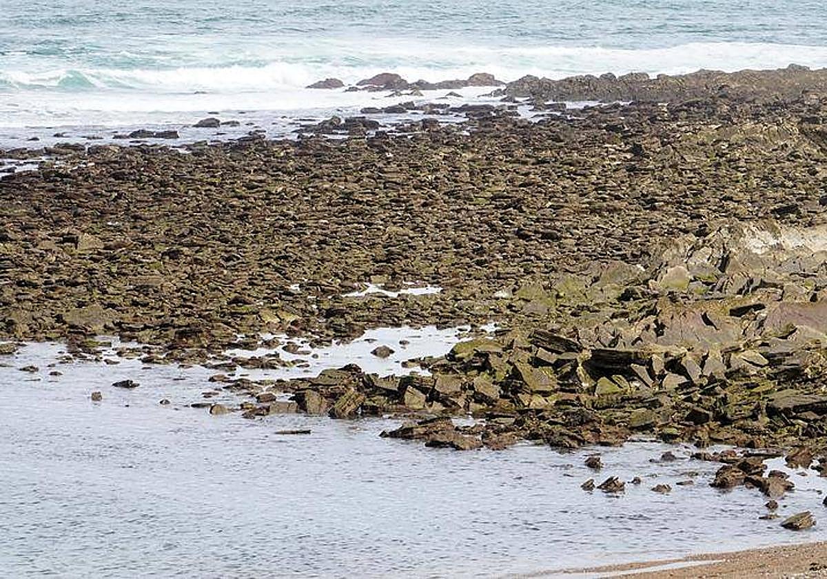 La zona rocosa de la playa de Erromardie, en San Juan de Luz.