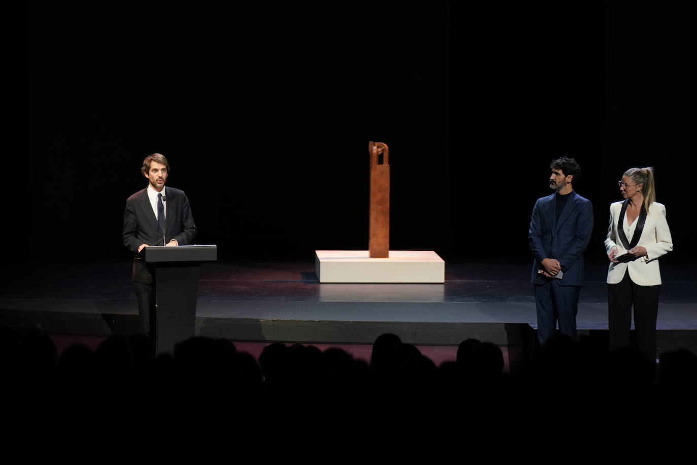 Homenaje a Chillida en el Victoria Eugenia