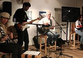 El grupo de rock alternativo donostiarra MOU cerró el acto.