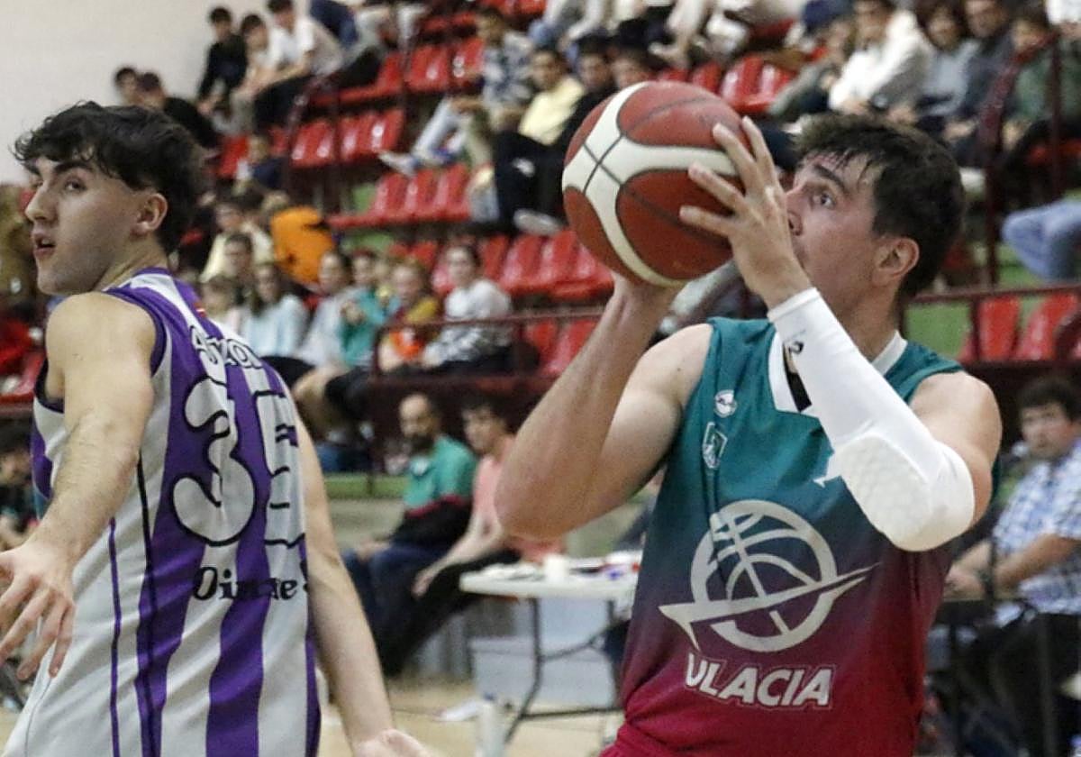 Lakunzak beti du begi artean aurkariaren saskia.