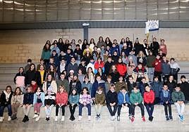 Los componentes de la tamborrada infantil de Azular Lizeoa.